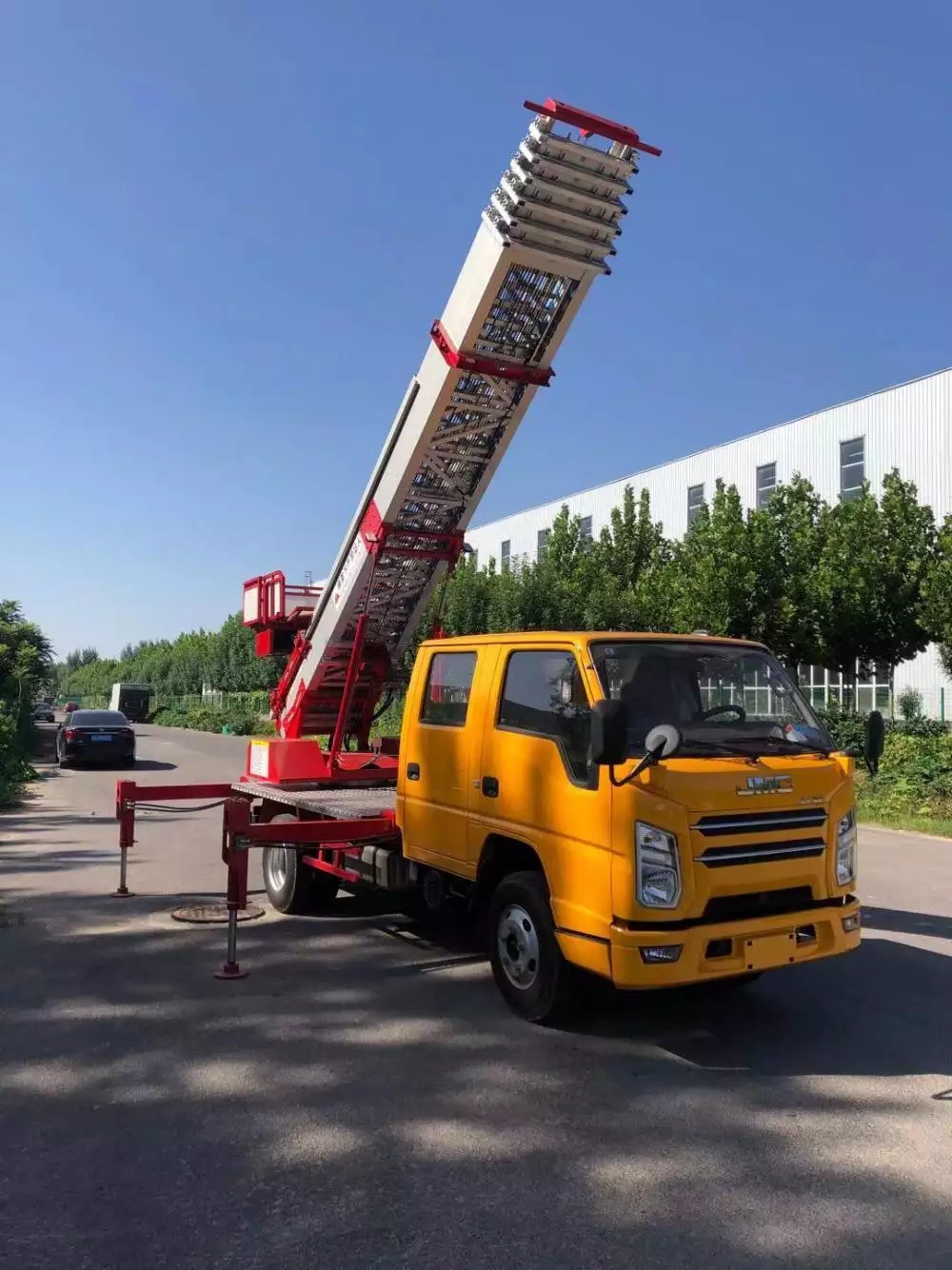 淮安清江浦附近的云梯车出租服务：轻松解决高空作业需求